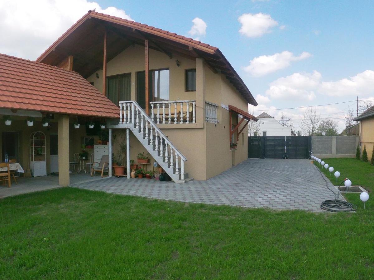 לינה וארוחת בוקר Sînnicolau Mare Casa Sannicolau מראה חיצוני תמונה